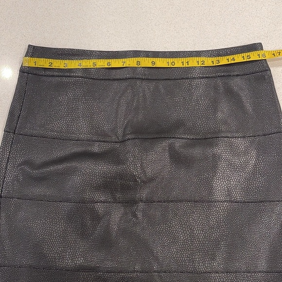 Virtue Black Faux Leather Skirt - Size 8 - Picture 5 of 10